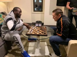 Как Усик сыграл в шахматы с Кроуфордом под песню из фильма "Рокки" (видео)