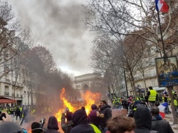 Франция: полиция применила водомет в Париже, по всей стране, - 700 задержанных