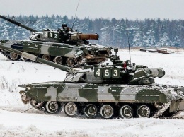Россия стянула сотни боевых танков к границе Украины: появились фотодоказательства