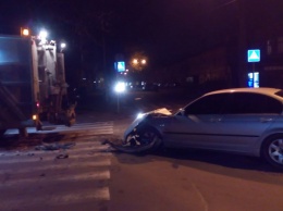 В центре Одессы BMW на еврономерах столкнулась с мусоровозом: "бляховоды" избили рабочего и бросили авто