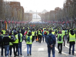 На акции "желтых жилетов" в Париже задержаны более 1300 человек, более 100 раненых (обновлено)