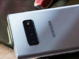 Утечка продемонстрировала тройную заднюю камеру Samsung Galaxy S10 +