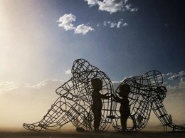 В Одессе установили скульптуру с фестиваля Burning Man в США