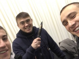 "Стерненко купил новый нож". Радикал, который зарезал человека в Одессе, опубликовал радостное селфи