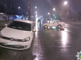 В Харькове пьяный водитель врезался в припаркованную иномарку