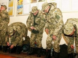''В три часа ночи увезли во Львов служить'': в Украине идет охота на призывников