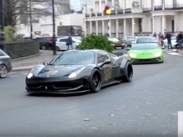 Украинец привез новогоднюю елку на тюнингованном суперкаре Ferrari