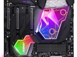 Материнская плата Gigabyte Z390 Aorus Xtreme WaterForce оснащается системой жидкостного охлаждения