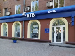 На украинскую "дочку" российского ВТБ реально претендуют три банка - СМИ