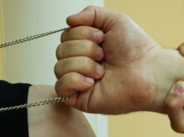 На Николаевщине мужчине грозит до 6 лет тюрьмы за сорванную с шеи золотую цепочку