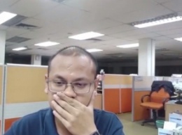 Малазиец снял "визит призрака" в собственный офис (видео)