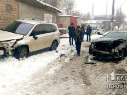 Криворожанка, которая переходила дорогу, пострадала в результате столкновения двух авто