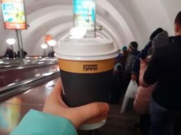В Московском метро могут запретить вязание и кофе