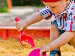 Что экологи нашли в песке на детских площадках в Днепре