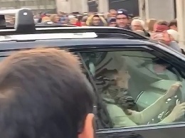 Кейт Миддлтон за рулем автомобиля удивила туристов у ворот Букингемского дворца