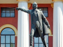 В Киеве хотят снести памятник Суворову