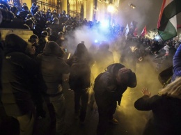 Будапешт охватили массовые протесты из-за внесения изменений в Трудовой кодекс