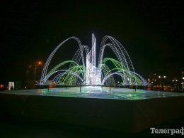 В Кременчуге засиял необычный фонтан (фото)