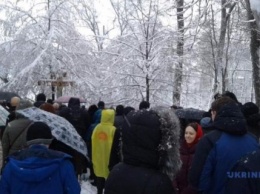 Верующие УПЦ МП митингуют под Радой "против вмешательства власти в дела Церкви"