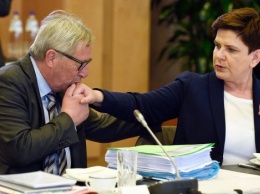 Эксцентричный Юнкер. Президент Еврокомиссии снова попал в скандал из-за своего развязного поведения на саммите ЕС