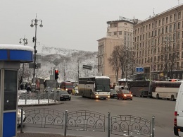 В Киеве из регионов свозят людей на объединительный собор. Фото