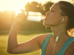 Медики рассказали о новом способе употребления воды для похудения