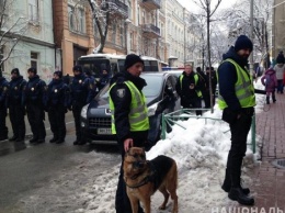 Церковный собор в Киеве: Полиция задержала двух человек с ножом и нунчаками