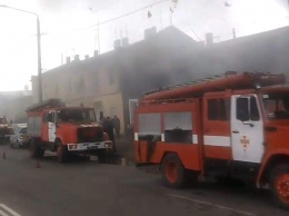 В Одессе загорелся склад "Новой почты", дым поднялся до неба. Фото и видео