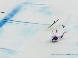 Швейцарский горнолыжник госпитализирован на вертолете после ужасного падения на этапе Кубка мира