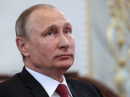 ''Готов отправить авианосец'': Цимбалюк рассказал, как Путин ''спасает'' россиян в мире