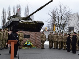 В Николаеве установили памятник украинским воинам-танкистам