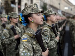 Воин-красавица с Донбасса покорила украинцев: «Позывной Барби, вместо туфель - берцы»