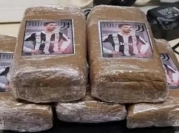 Во Франции наркоторговец упаковал марихуану в пакеты с фотографией Роналду