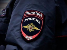 В Петербурге пьяный мужчина расстрелял входную дверь соседа