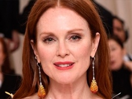 Идеальный возрастной макияж на примере Джулианы Мур: мономакияж в персиковых тонах от звездного визажиста