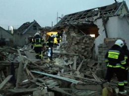 Взрыв разрушил два жилых дома в Херсоне - есть пострадавшие