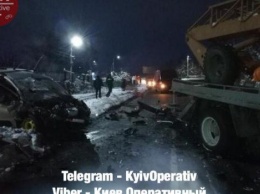 В Гатном под Киевом человек погиб вследствие столкновения легкового автомобиля с краном