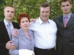 Всплыли скандальные детали интимной жизни Януковича: изменял всем