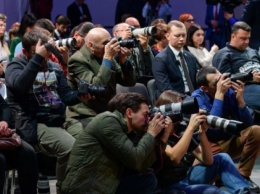 «Не хотим подыгрывать Порошенко»: журналисты начали оправдываться, почему не ответили на приветствие президента «Слава Украине!»