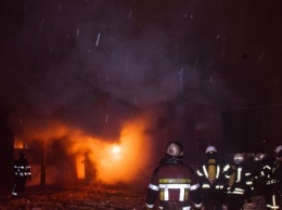 Ночью в Запорожье случился пожар на СТО