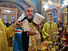 В Винницу прибыл новый архиепископ УПЦ МП Варсонофий. Симеон отказался уступить ему Спасо-преображенский собор