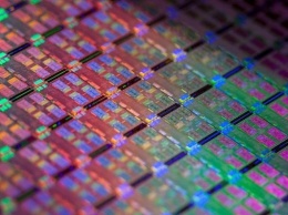 Intel решит проблему дефицита процессоров инвестициями в производства по всему миру