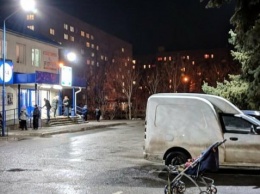 Пьяная запорожанка бросила ребенка в коляске на парковке супермаркета (ФОТО)