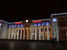 Смотри: в Одессе празднично подсветили здание мэрии