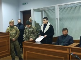 Суд оставил Савченко под стражей - в прокурора запустили ботинком