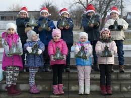 В День Николая школьники Донетчины получили 60 000 подарков от благотворителей