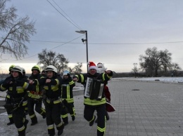 С музыкой и танцами на вызов: спасатели Днепра сняли новогодний клип
