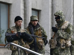 БТР, патрули и много автоматчиков: в сети рассказали о ситуации в Донецке
