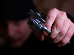 В Харькове мужчина угрожал пистолетом прохожим