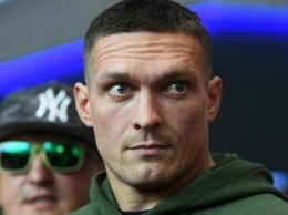 Усик открыл боксерский турнир в оккупированном Крыму вместе с террористом Аксеновым